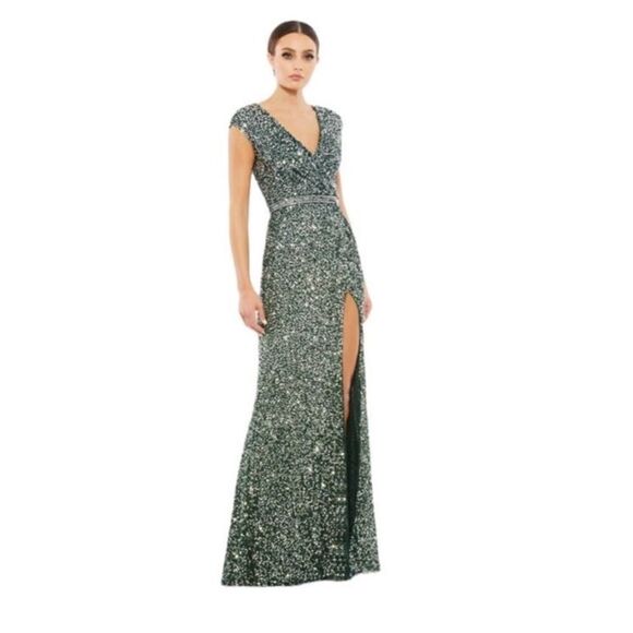 Mac Duggal CAP SLEEVE SEQUINED HIGH SLIT GOWN Frog green size 6 NWT - Picture 1 of 12